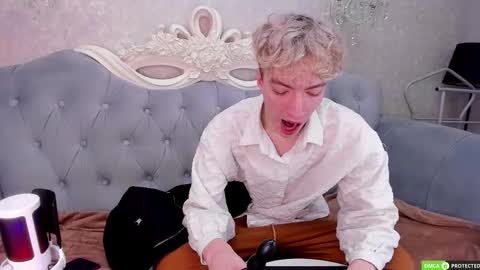 TrevorBenson online show from December 3, 3:45 am