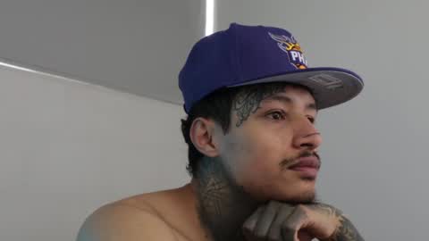 - trieone online show from December 3, 1:32 pm