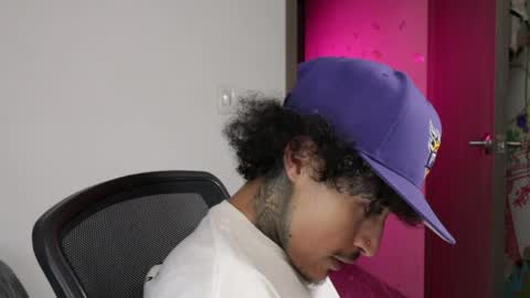 - trieone online show from April 11, 12:18 am