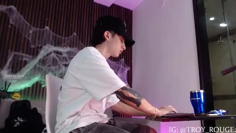 Snapshot of troy_rouge chatting on October 21, 7:39 pm Troy online show from October 21, 7:39 pm