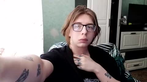 Emilum online show from March 2, 8:32 am