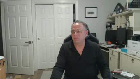 Twopeopleinlove online show from December 1, 10:51 am