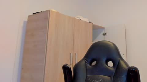     online show from December 6, 10:16 am