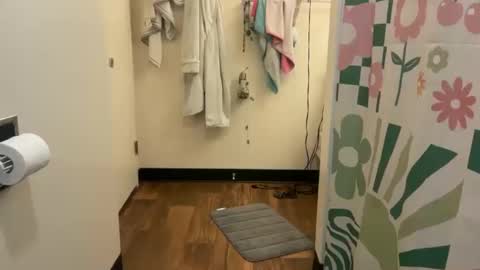 Snapshot of uhrichofjesse chatting on October 15, 11:34 pm franco freeplay online show from October 15, 11:34 pm