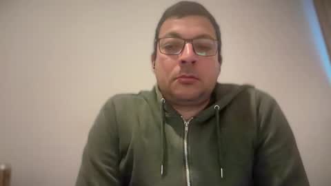 ukhalid82 online show from December 3, 3:29 pm