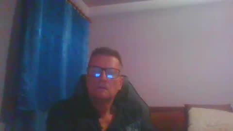 ulmeni4 online show from October 30, 3:46 pm