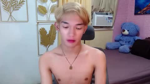 urasian_john20 online show from April 12, 4:37 am