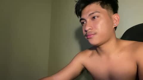 Snapshot of urcuteguy_jhonx chatting on October 22, 11:08 pm Dannie online show from October 22, 11:08 pm