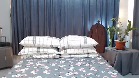 Mel online show from February 25, 3:20 am