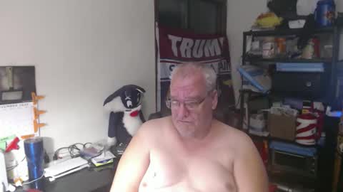 Snapshot of usgoober chatting on October 21, 1:42 am Eric online show from October 21, 1:42 am