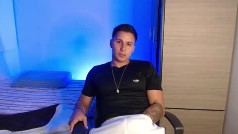 VALENTINO online show from March 27, 10:22 pm