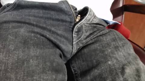 Erik online show from February 27, 5:26 pm