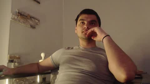 Snapshot of virgil____ chatting on December 4, 10:30 pm virgil____ online show from December 4, 10:30 pm