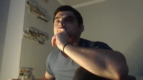 Snapshot of virgil____ chatting on December 5, 8:33 am virgil____ online show from December 5, 8:33 am