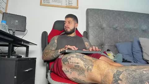 vyxen_ online show from March 30, 8:54 pm