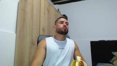 WALTER BROWN  online show from November 4, 10:55 pm