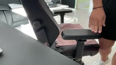 Weapon X online show from February 13, 9:39 pm