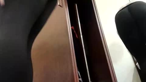 Snapshot of wellhung1899 chatting on October 29, 6:00 pm wellhung1899 online show from October 29, 6:00 pm