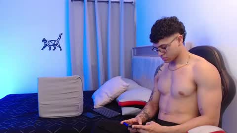 Snapshot of whipped_ripped chatting on October 24, 1:46 pm whipped_ripped online show from October 24, 1:46 pm