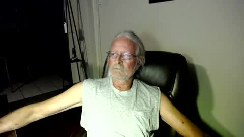 whofcares2 online show from June 3, 1:18 am