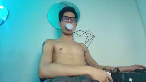 Snapshot of wolfan_sky chatting on October 21, 2:42 pm W O L F online show from October 21, 2:42 pm