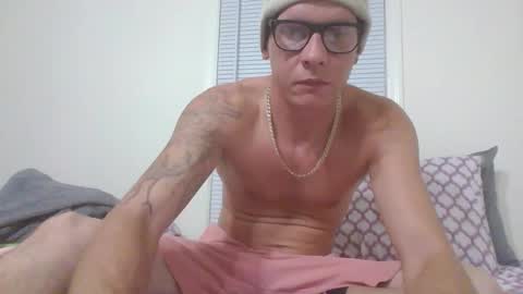 Snapshot of woodson5432 chatting on October 26, 1:40 am LongNThrobbn online show from October 26, 1:40 am