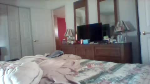 wvmountainlover online show from September 27, 9:01 pm