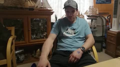 xxScubaStevexx online show from March 29, 10:21 pm