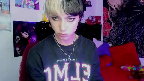 xzerox_ online show from December 15, 7:44 pm