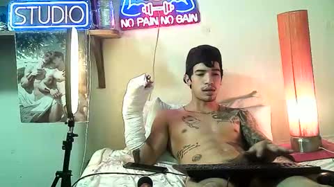 yeisoncastellanos1999 online show from February 25, 8:10 pm