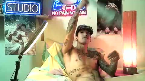 yeisoncastellanos1999 online show from November 6, 12:13 am