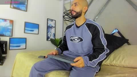 Yiyo online show from January 11, 4:27 am