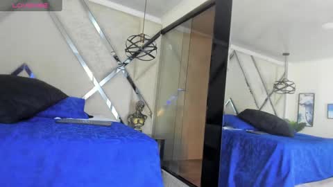 Yiyo online show from December 19, 4:23 am