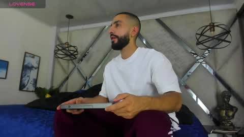 Yiyo online show from February 8, 5:08 am