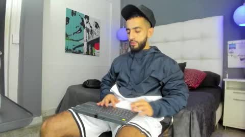 Yiyo online show from November 27, 4:49 am