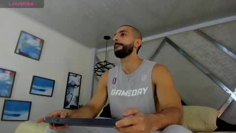 Yiyo online show from December 29, 3:03 pm