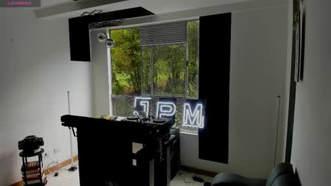 yizus_bonz online show from March 2, 10:28 pm