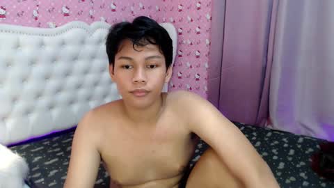 Snapshot of yourdreamboyxx chatting on October 1, 9:02 am HEN online show from October 1, 9:02 am