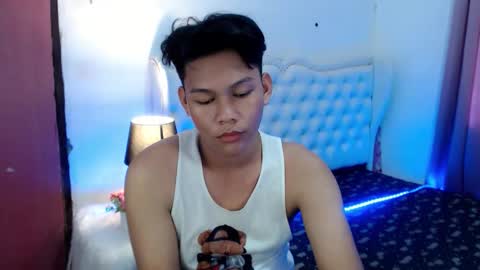 Snapshot of yourdreamboyxx chatting on October 8, 5:01 am HEN online show from October 8, 5:01 am