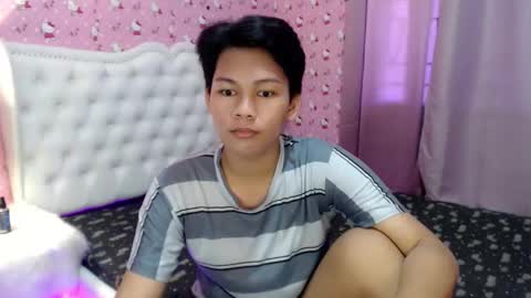 Snapshot of yourdreamboyxx chatting on September 30, 2:40 am HEN online show from September 30, 2:40 am
