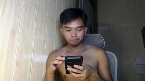 Snapshot of yourfantasyboyjr chatting on October 16, 11:18 am i am your dream boy  JR  online show from October 16, 11:18 am