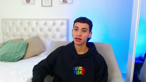 yulian_vasquez online show from February 24, 7:25 pm