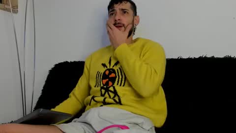 Snapshot of yulianpereira25 chatting on December 22, 11:00 am yulian 2811 online show from December 22, 11:00 am