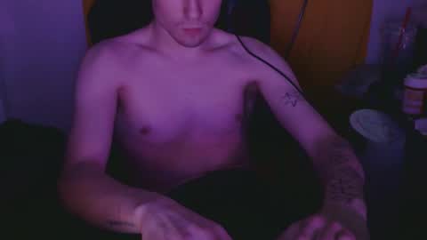 zachmcw25 online show from May 19, 5:35 am