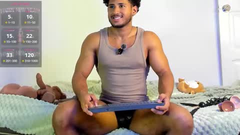 Snapshot of zane_lux chatting on October 21, 12:30 pm Zane Lux online show from October 21, 12:30 pm