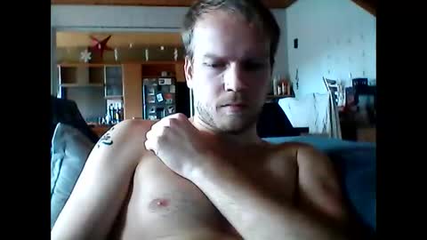 zblondyfrenchy online show from December 14, 1:27 pm