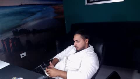 zenobaro online show from October 18, 7:57 am