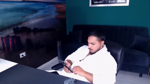 zenobaro online show from October 16, 7:05 am