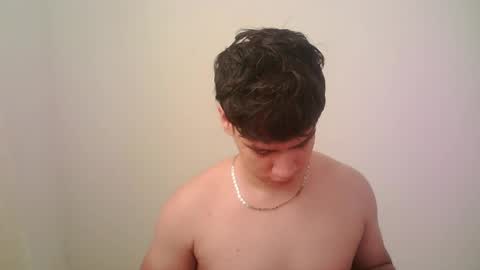 zeus_183 online show from April 18, 3:46 pm