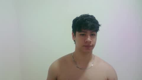 zeus_183 online show from March 21, 8:19 am